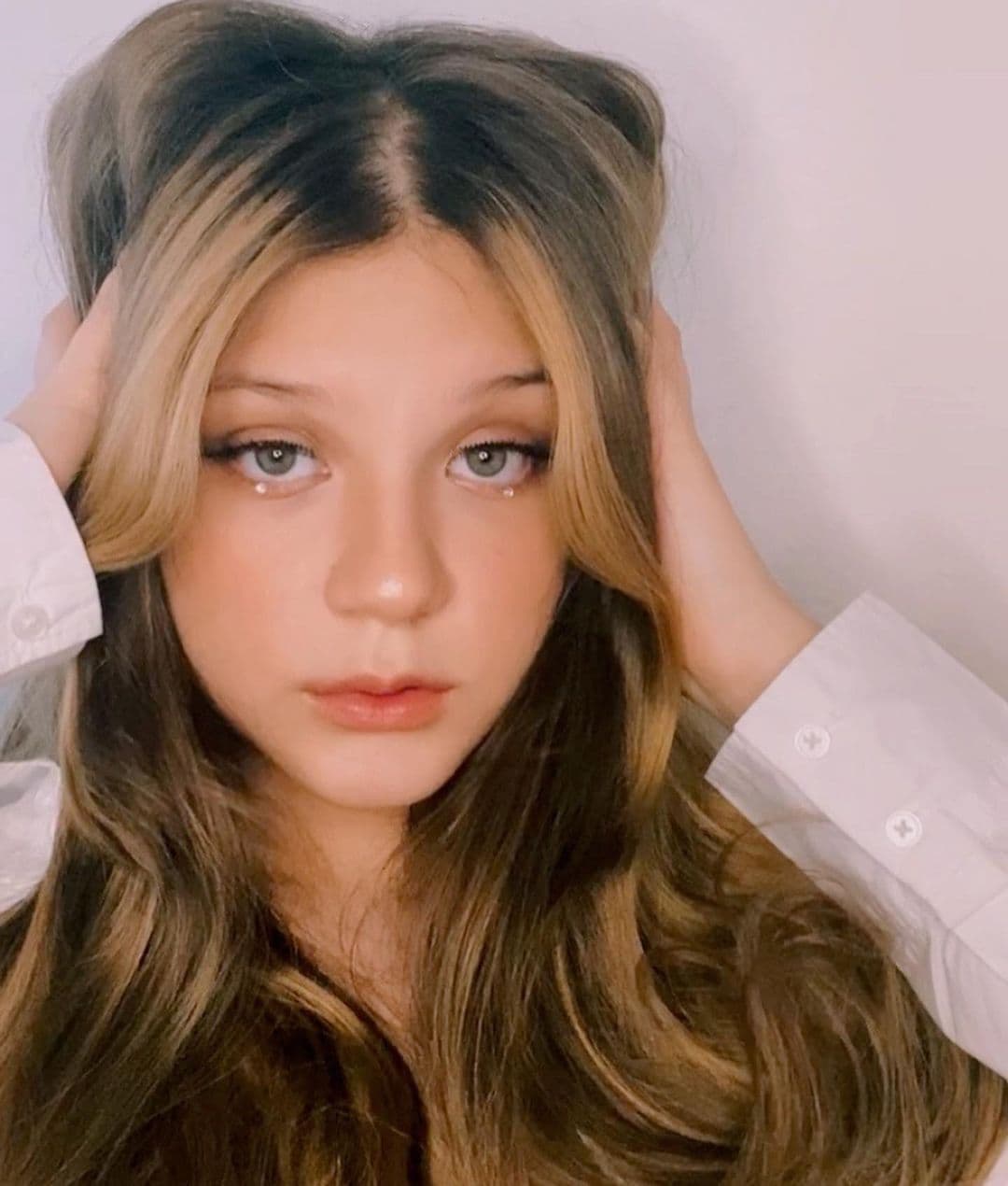 'Victoria' de 'Una familia de diez' se lanza como cantante y presume radical cambio de look