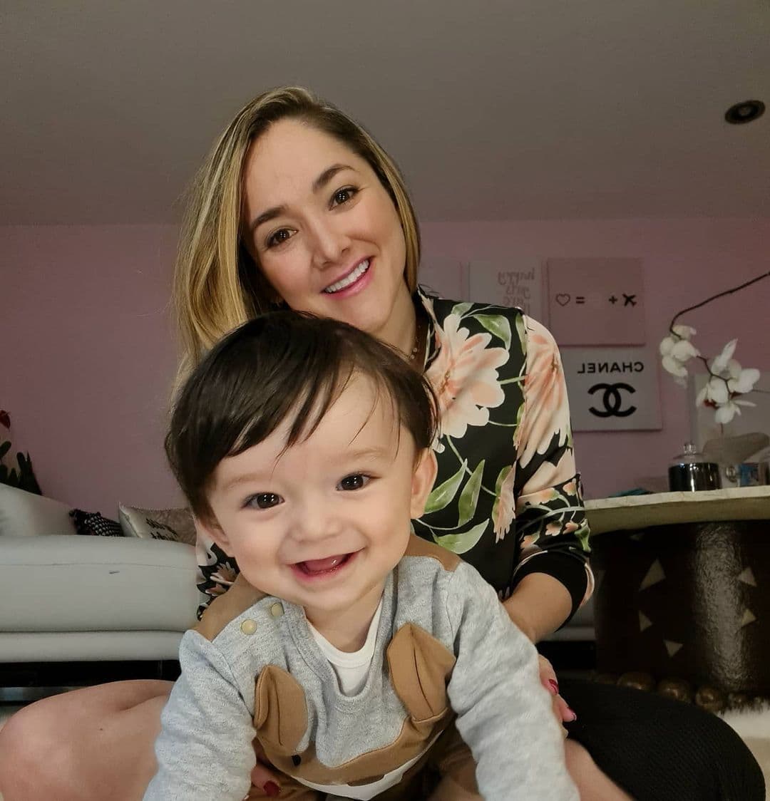 Hijo de Sherlyn sorprende en las grabaciones de ‘Qué le pasa a mi familia?’ y roba miradas