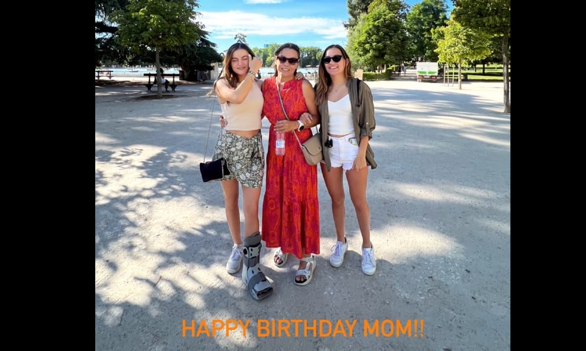 Kristel Casteele posó con su hermana y mamá en una tierna foto