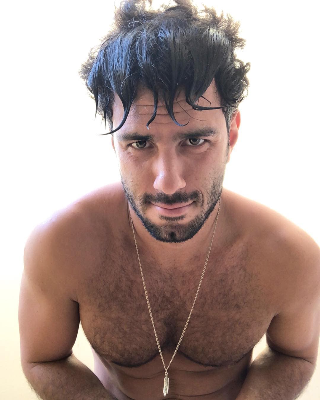 Ahora se rumora que la feliz pareja podría adoptar a un par de niñas.