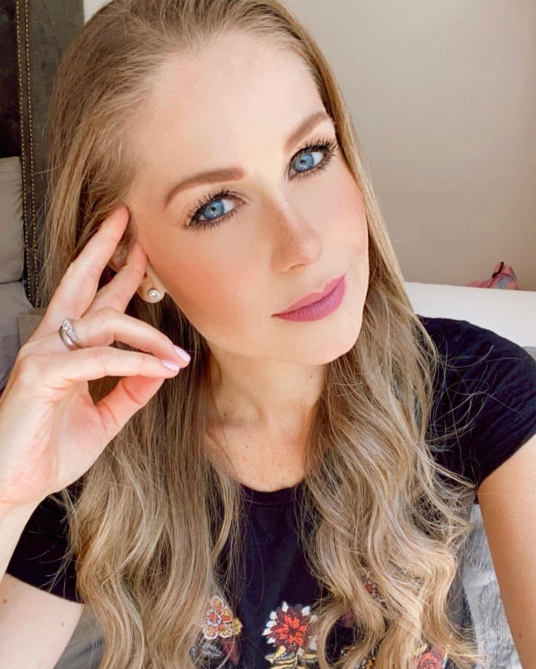 Ingrid Martz presume radical transformación al aparecer con el cabello casi blanco: ‘No te reconocí’