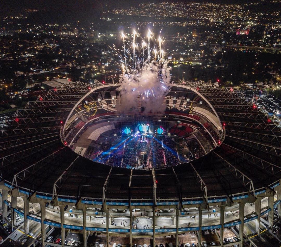 Ofreció dos conciertos en el Estadio Azteca en la Ciudad de México.