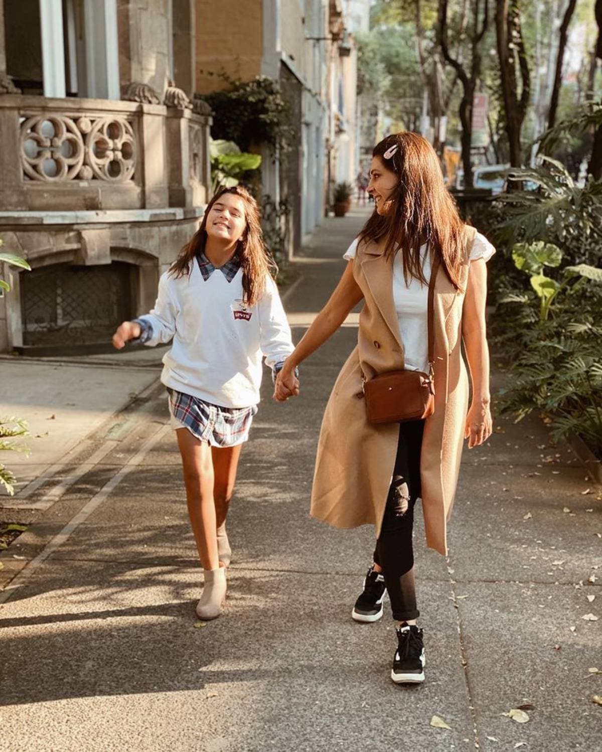 “Parecen hermanas, no puedo creerlo”, “Qué grandes están”, “Igual de bellas que Mayrín e Itatí”, “Qué hermosa amistad”, “Se nota que se quieren mucho”, “Las amigochas como dice Eduardo Santamarina”, “Par de princesas”, señalaron los usuarios.