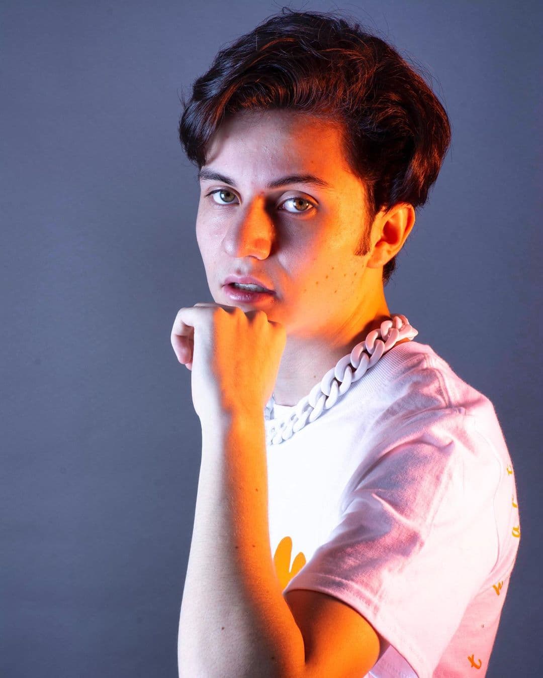 Cuenta con más de 359 mil seguidores y 637 publicaciones, en las que además de mostrar su drástica transformación, recuerda algunos trabajos en los que participó en su infancia.