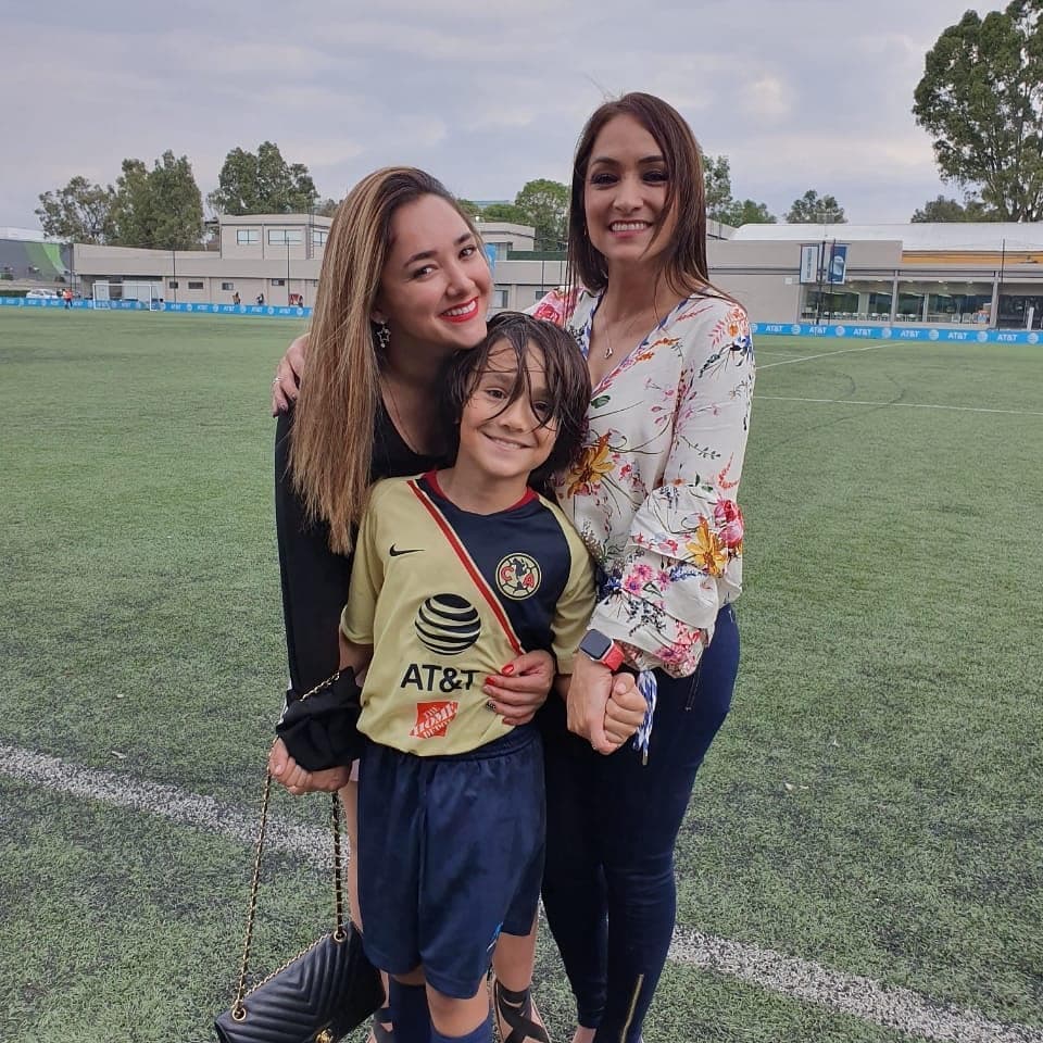 Sherlyn junto a su hermana Criselle y su sobrino Diego.