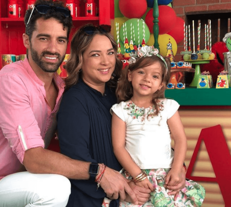 Críticas a hija de Adamari López desatan polémica