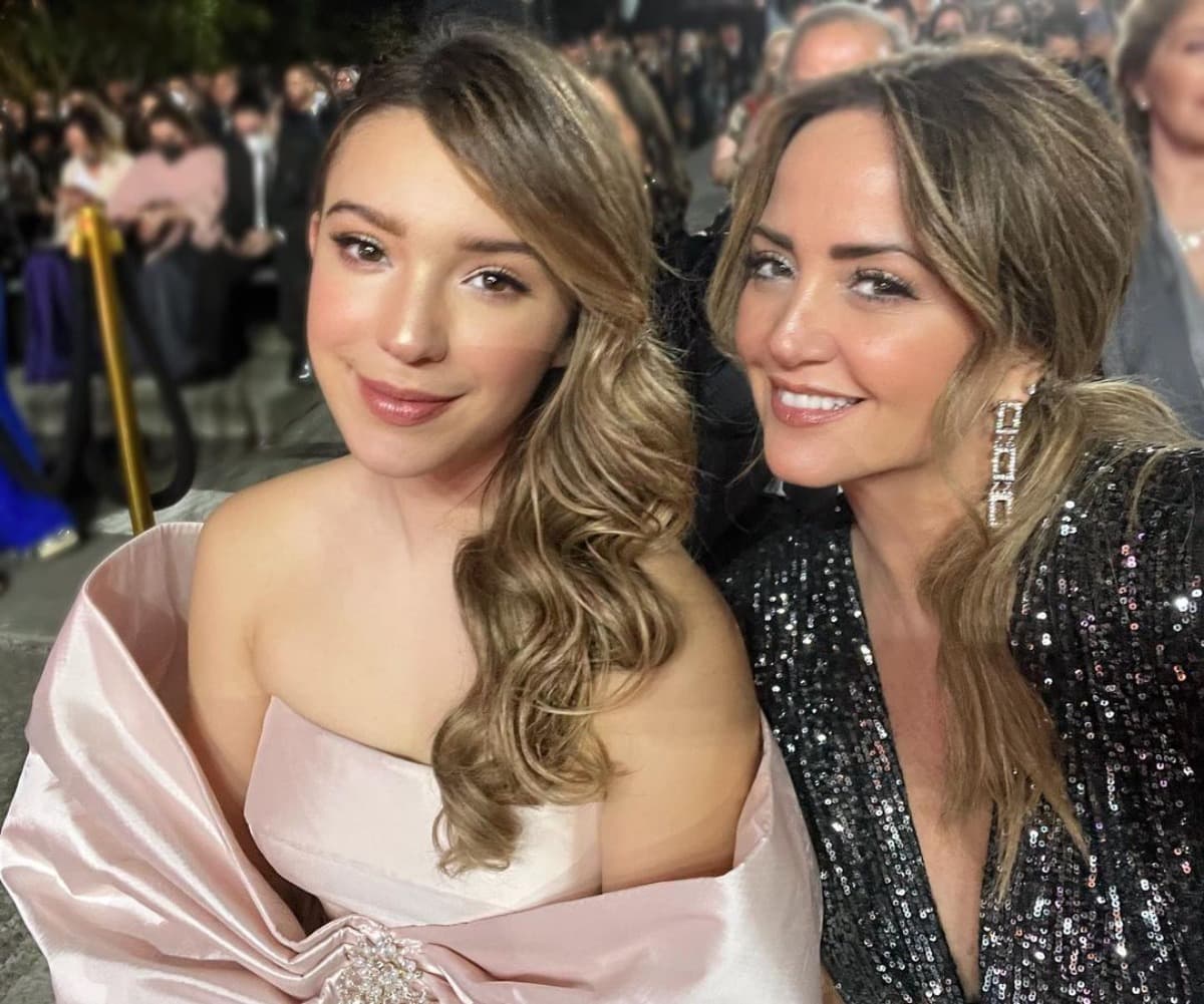 Mía, hija de Andrea Legarreta, deja atónitos a famosos con vestido de princesa: ‘Qué muñeca’