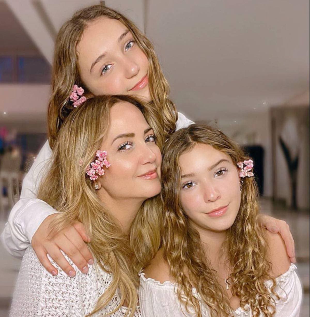 Andrea Legarreta defiende como nunca a sus hijas de las críticas y lanza contundente mensaje