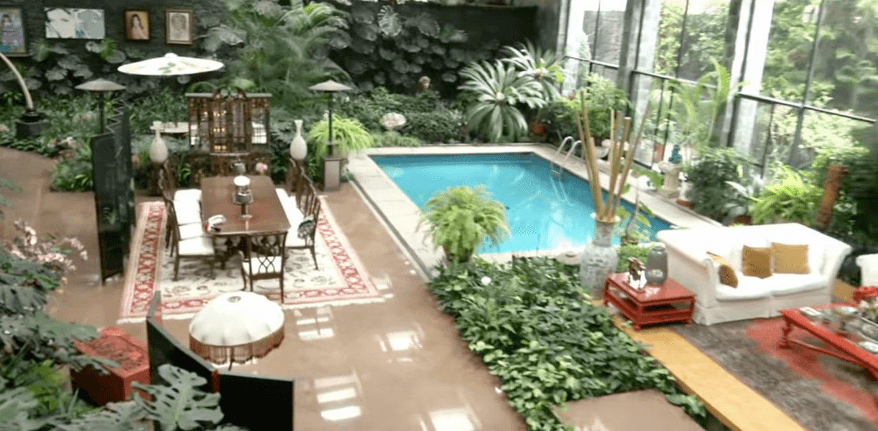 La casa del Pedregal, además de albergar invaluables tesoros para Silvia Pinal, también significan muchos recuerdos para la actriz, tal como lo señaló en 2016 a ¡HOLA! TV.