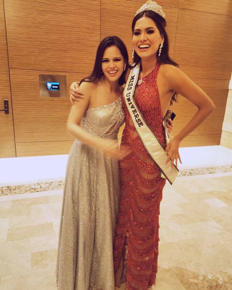 Andrea Meza se convirtió en la tercera mexicana en coronarse como Miss Universo este domingo 16 de mayo. Su preparación y belleza la llevaron a ganar el certamen; sin embargo, el atractivo físico es algo de familia y ahora su hermana Mariana causa revuelo por lucir idéntica a ella.