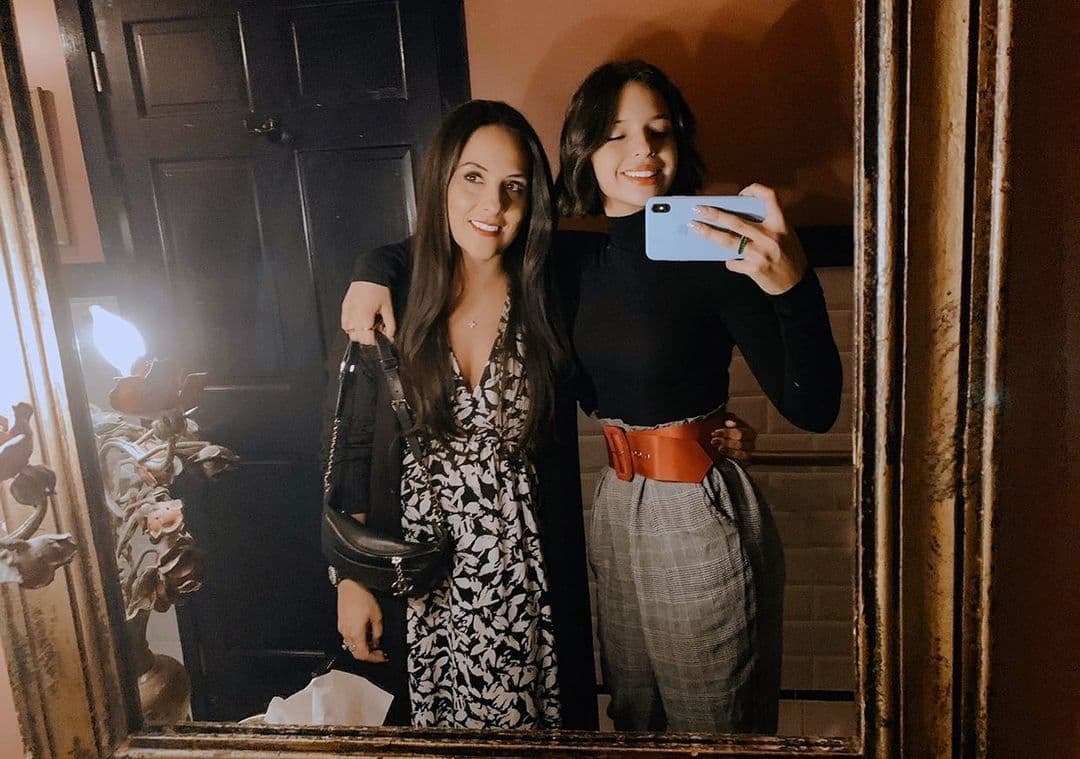 De inmediato, la publicación consiguió más de medio millón de ‘Me gusta’ e infinidad de mensajes, en los que famosos y fans destacaron lo guapa que es Aneliz, el gran parecido físico que hay entre madre e hija, a tal punto que parecen hermanas gemelas.