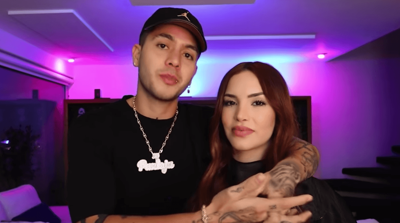 “No podía ocultarlo más (…) Sí estoy embarazada (…) Tuve que ocultarlo porque en mi embarazo pasado (…) corrí a contarles llena de emoción, de ilusión, quería compartir mi felicidad con todos y llegaron los haters a humillarme, a burlarse del cuerpo que se me formó por mi hija, a burlarse de una bebé que todavía ni nacía, incluso, desearle la muerte. La pasé mal. Fueron muy crueles conmigo”, dijo.