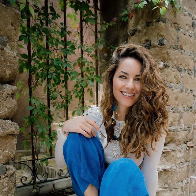 Bárbara Mori se deja ver como nunca junto a la novia de su hijo y aseguran parecen hermanas.