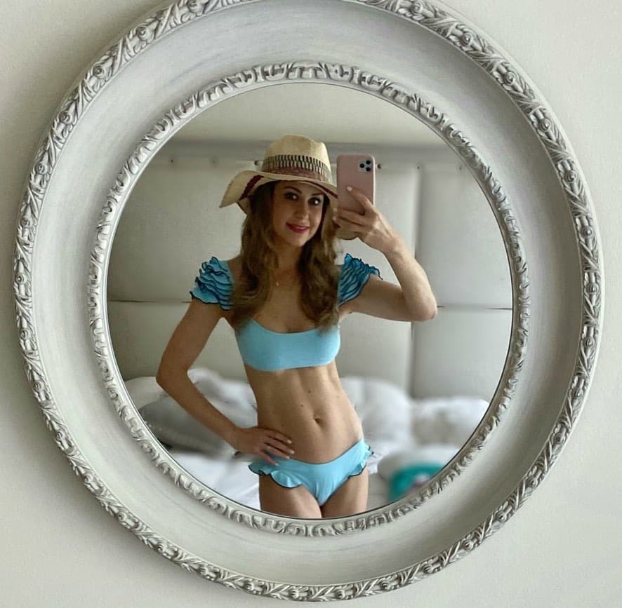 Esta no es la primera vez que Ingrid Martz se deja ver en traje de baño, pues apenas en agosto pasado sorprendió a sus seguidores con fotografías de su viaje a la playa.