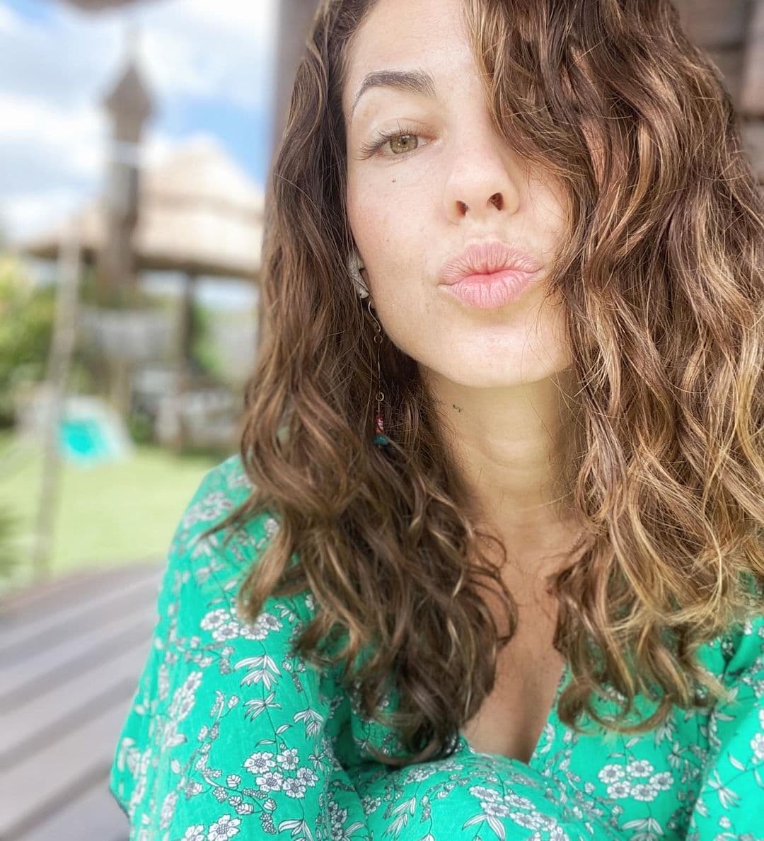 Sin embargo, esta no es la primera vez que la actriz muestra su rostro al natural, pues a decir de las publicaciones de sus perfil oficial es un estilo que sigue desde hace tiempo.