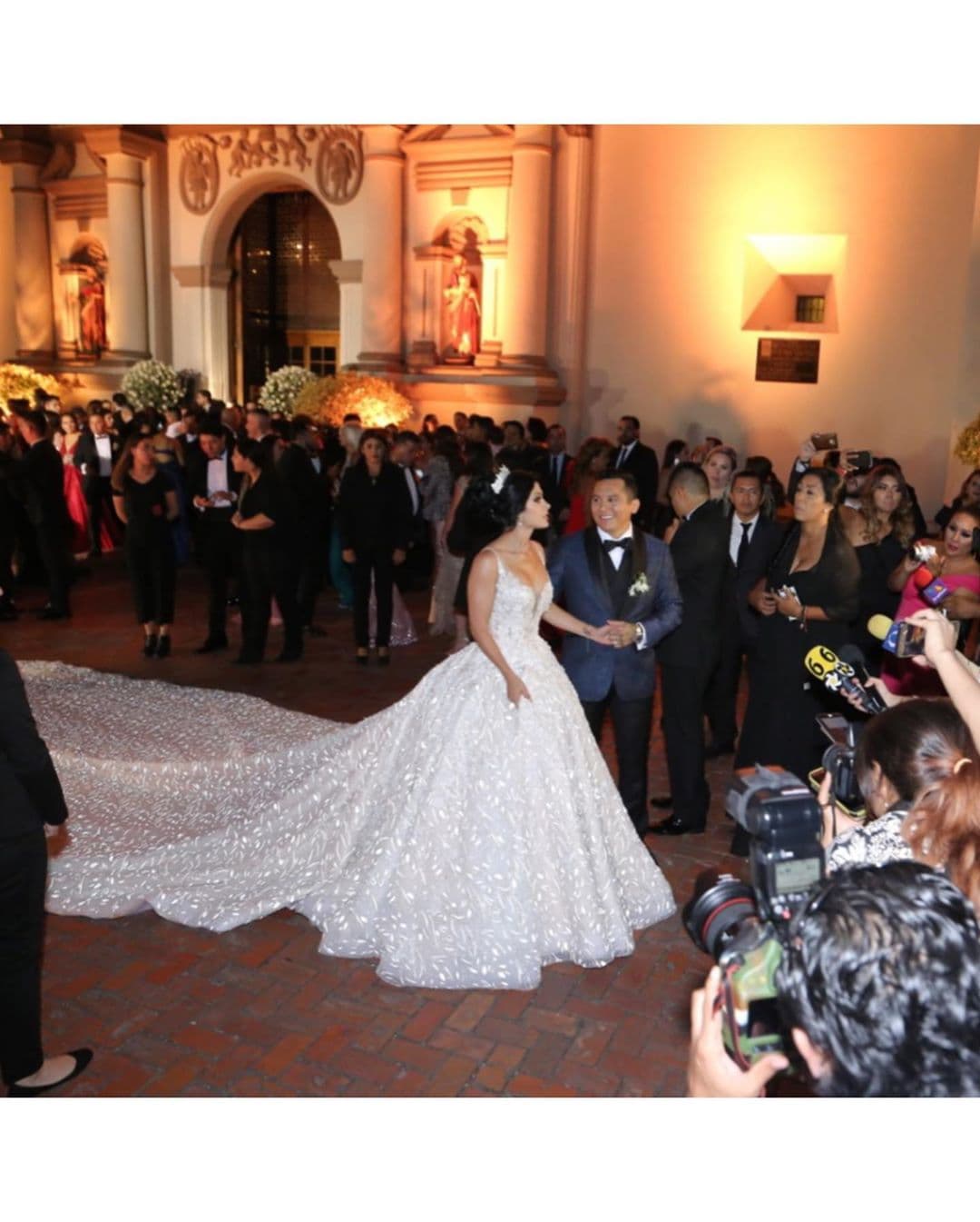 “Gracias a Dios por este año de vida a tu lado de una manera distinta en mi vida. Hace un año vivimos una experiencia distinta llena de amor y alegría, pero sobre todo con la bendición de #Dios”, escribió Edwin Luna.