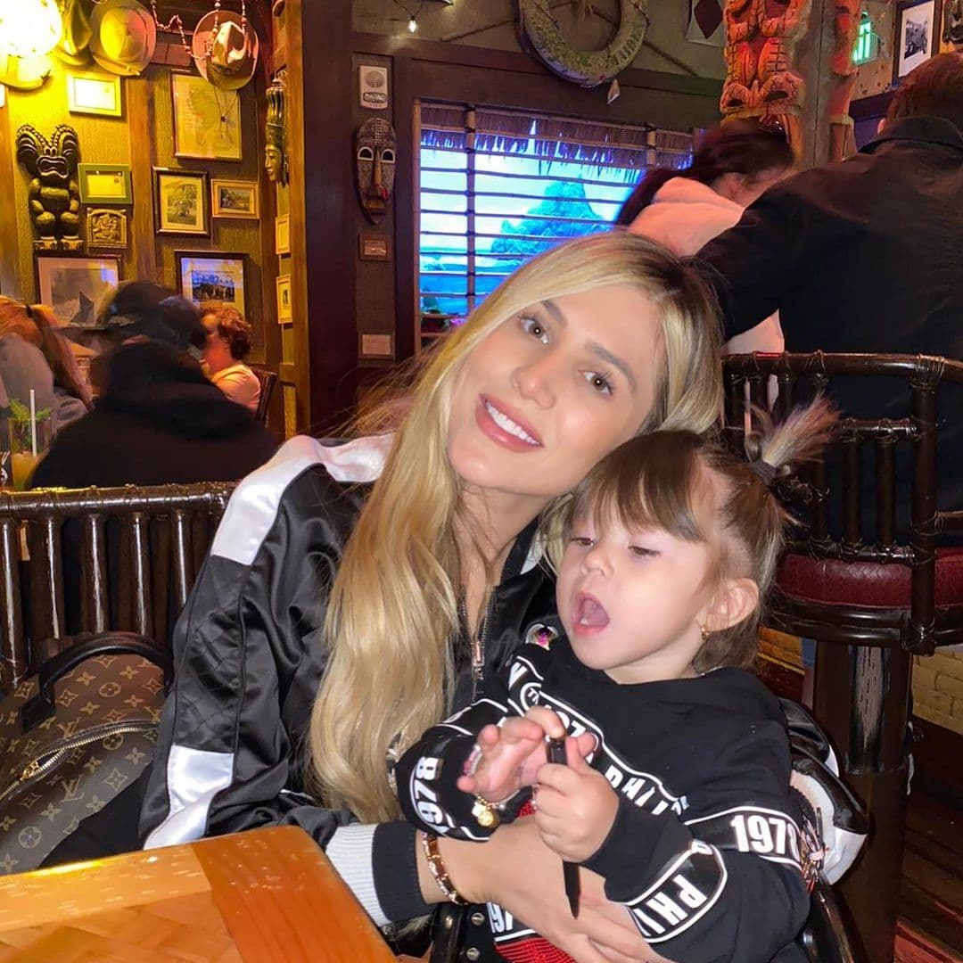 Incluso varios usuarios de redes sociales han destacado que la pequeña, de hoy tres años, es el vivo retrato de su papá, llamándola ‘La Canelita’.