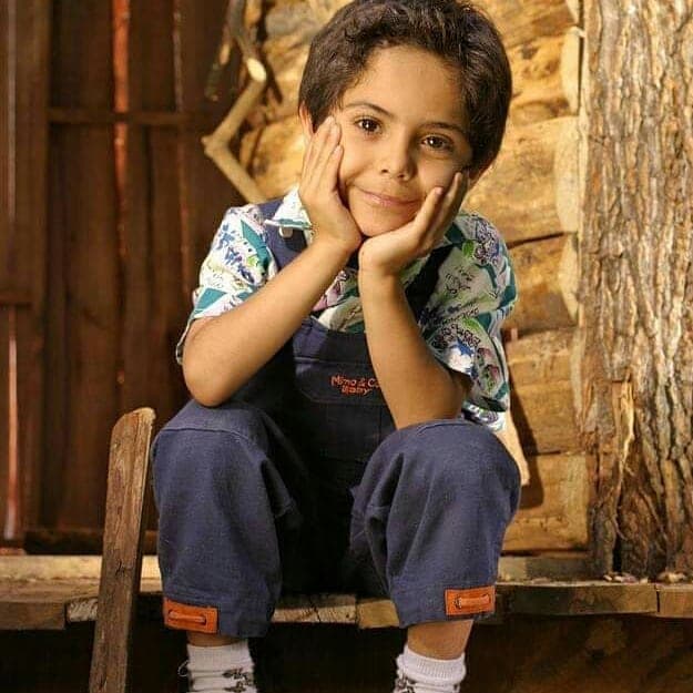 Con siete años de edad, dio vida a ‘Frijolito’ en la telenovela ‘Amarte así’, en la que compartió créditos con Litzy y Mauricio Ochmann.