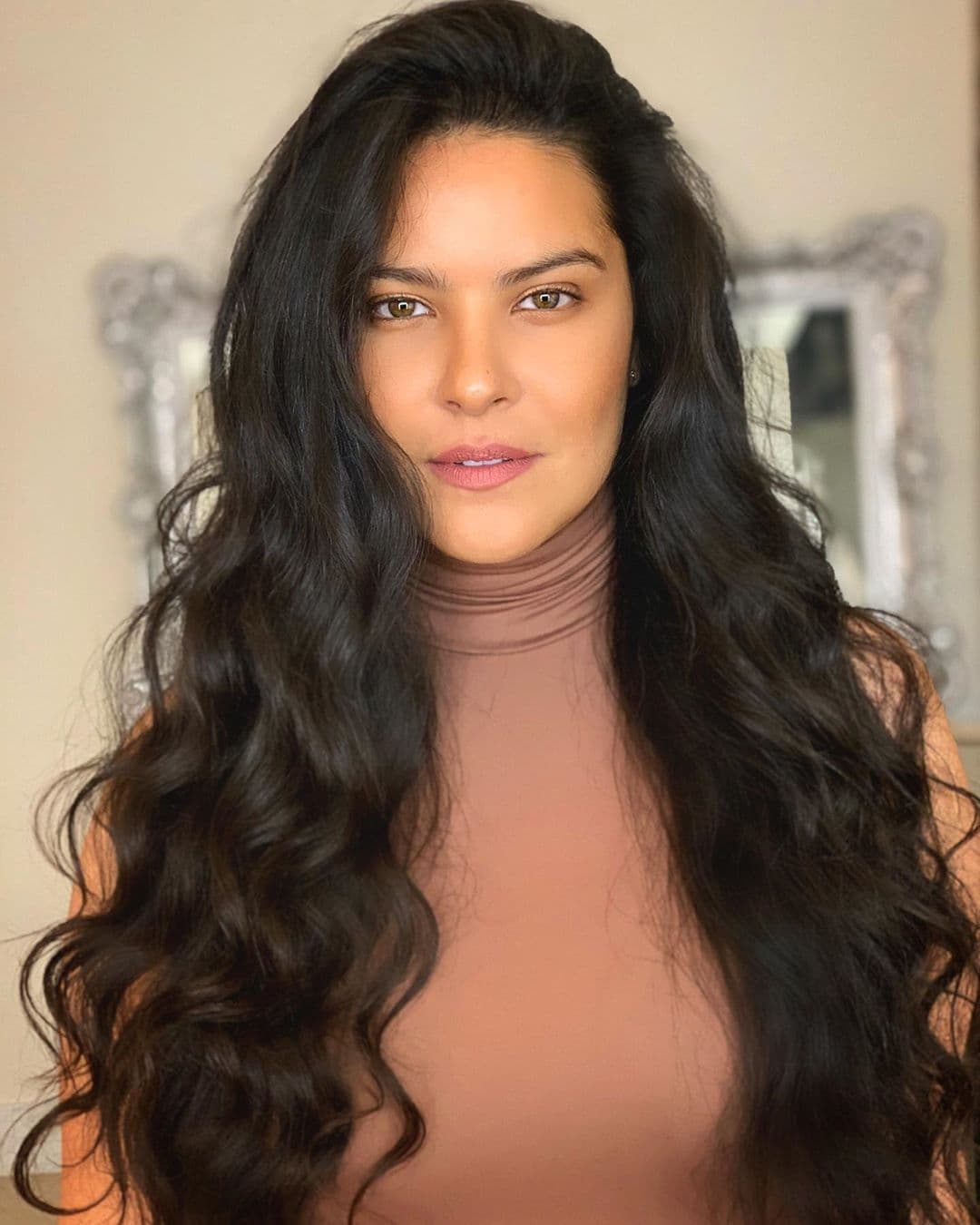 Litzy comenzó su carrera siendo tan solo una niña en el grupo Jeans en la década de los 90; gracias a su talento y belleza, se lanzó como solista e incursionó en la actuación, profesiones con las que continúa hasta la fecha. Sin embargo, ahora la cantante recordó un difícil pasaje que vivió en la agrupación, cuando con tan solo 13 años recibió fuertes críticas por su peso.