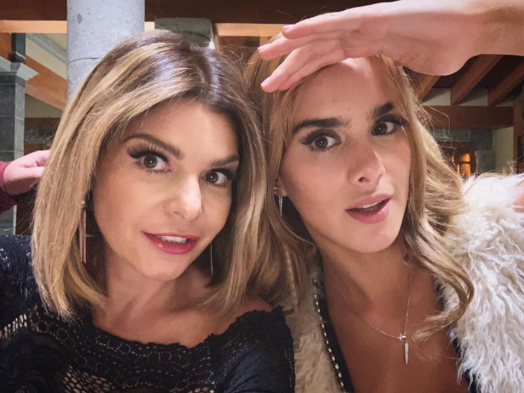 Itatí Cantoral compartió en su cuenta oficial de Instagram una fotografía al lado de Gala Montes, donde llama la atención que la joven actriz parece la versión mini de la estrella de telenovelas.