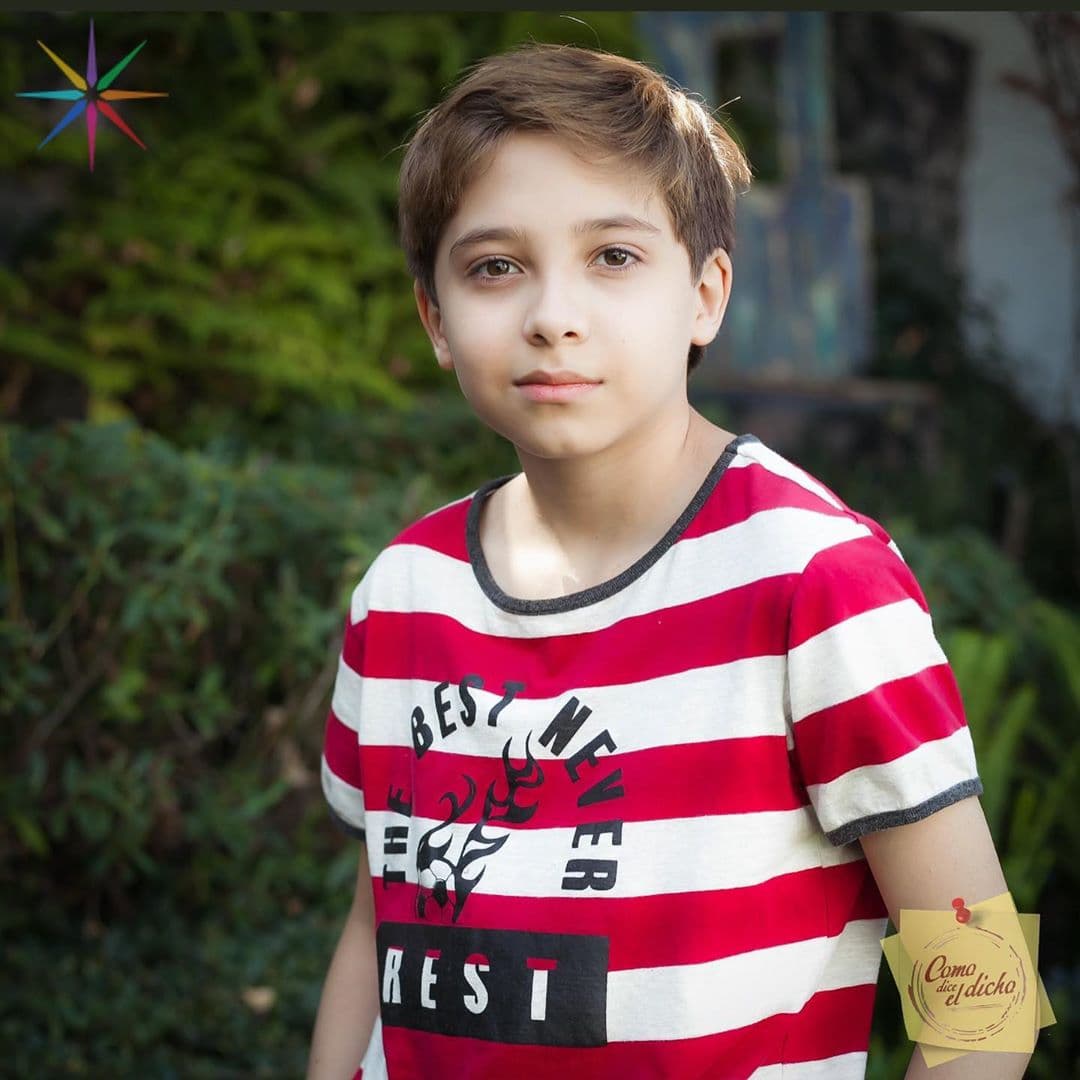 “Mi hijo es brillante; es un actor increíble que desde que salió de la primaria del CEA infantil, a los ocho años, hace homeschooling (escuela en casa), y ahora (…) resuelve problemas matemáticos que también resuelven los de 18”.