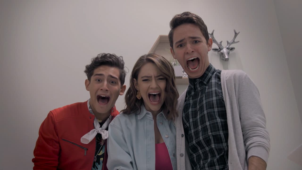 Típico que te metes a bañar y una araña gigante te ataca. Carlota salió al rescate y exterminó al insecto.