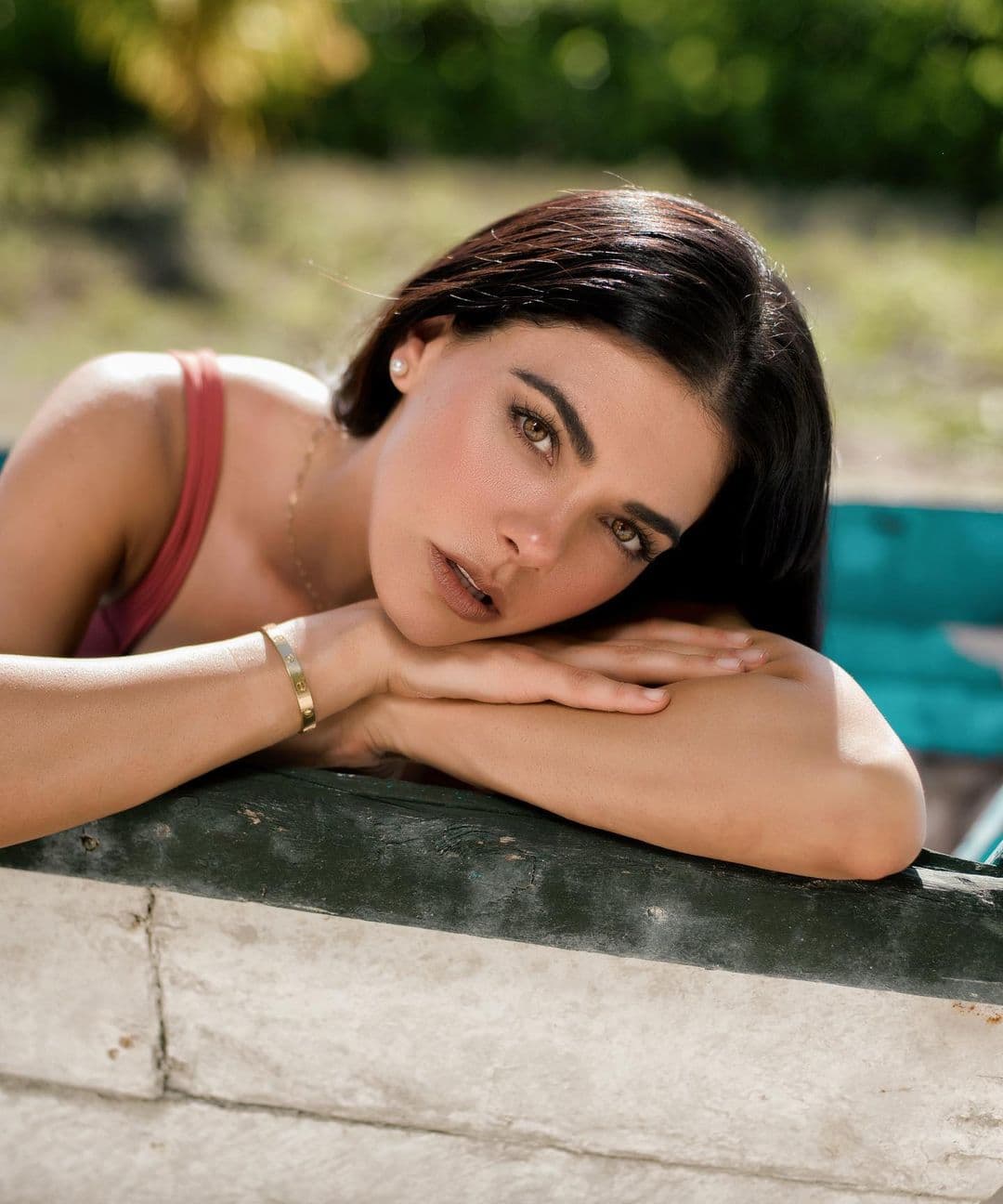 Livia Brito enciende las redes con look playero de red
