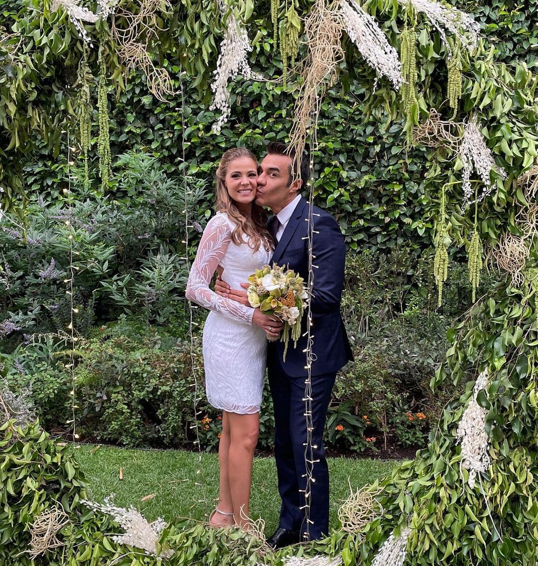 Adrián Uribe se casa en secreto con Thuany Martins y así lo presume: “Les presento a mi esposa”