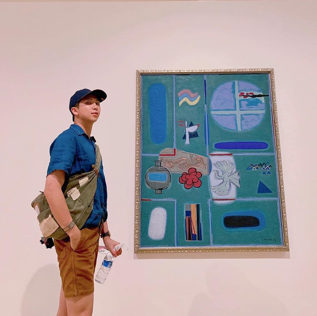 RM de BTS lanza una pista de lo que podría ser su comeback y cambia su cabello