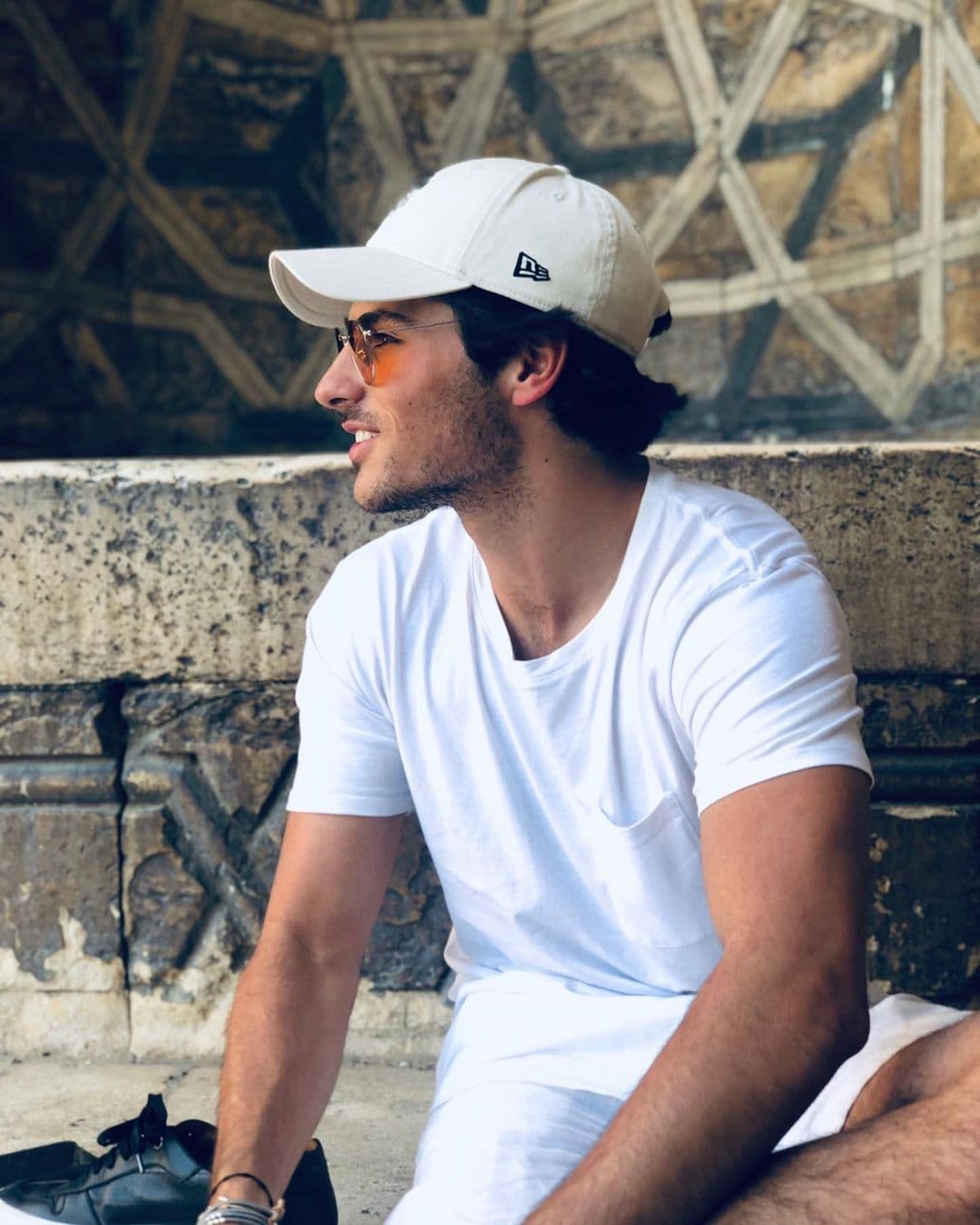 Aunque algunos afirman que es el vivo retrato de su padre, Michel sí ha causado revuelo por su atractivo, volviéndose uno de los jóvenes más guapos de redes sociales.