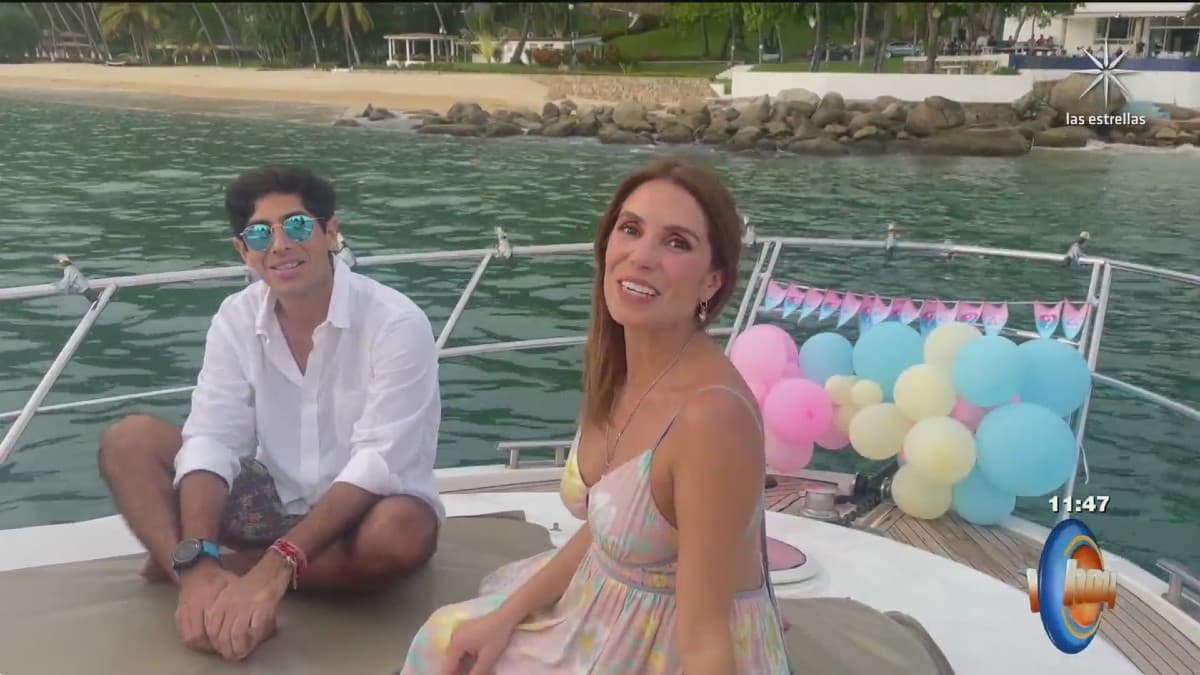 Andrea Escalona publica foto con su novio tras mágica revelación de sexo en Acapulco