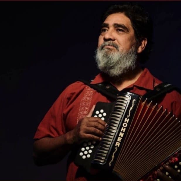 Celso Piña nació el 6 de abril de 1953 en Monterrey, Nuevo León.