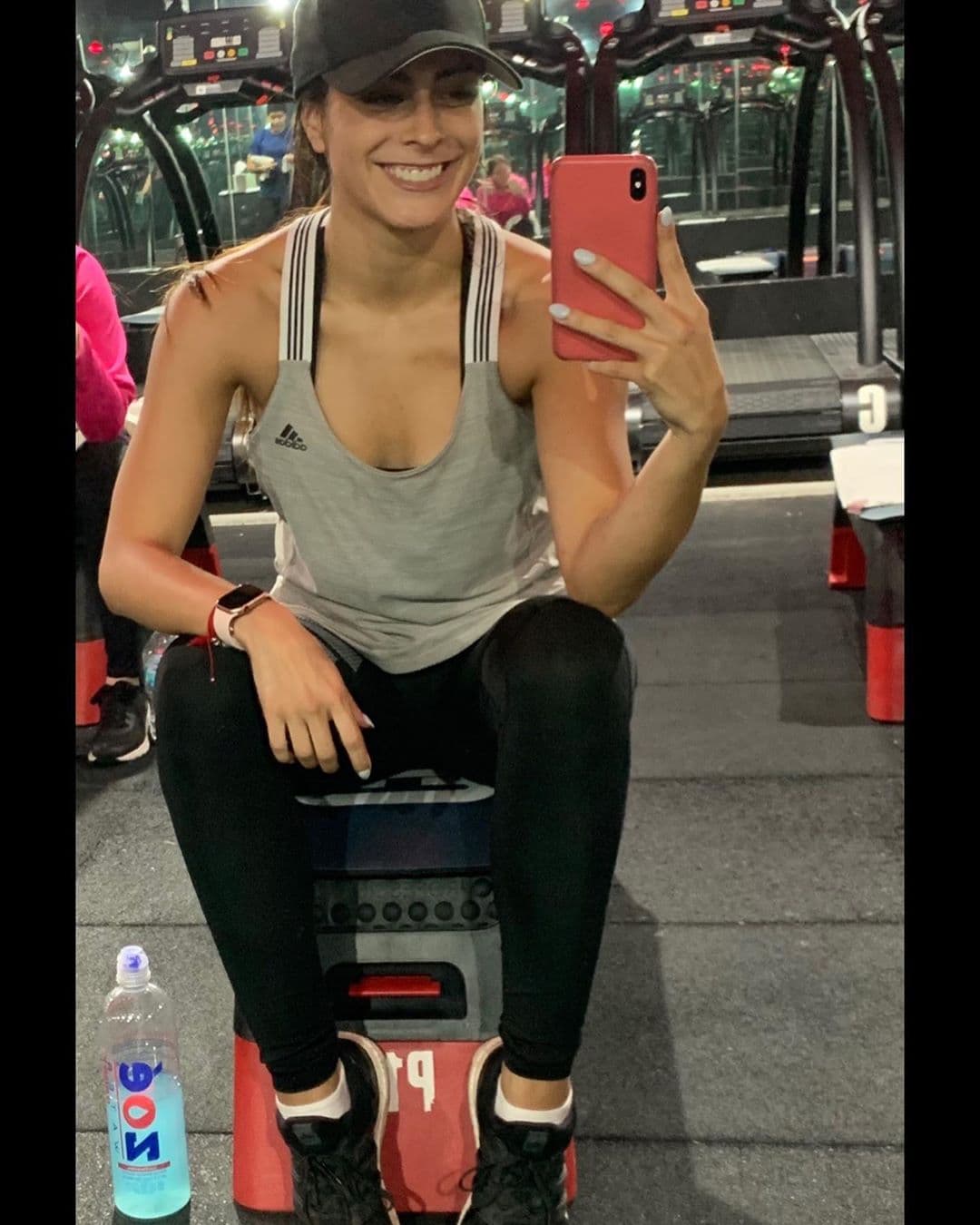 Valeria es periodista deportiva y colabora en el canal TUDN México, TUDN EEUU y Univisión. Se especializa en béisbol, fútbol soccer y americano. Además de que ha trabajado también en el periódico Milenio así como en Fox Sports.