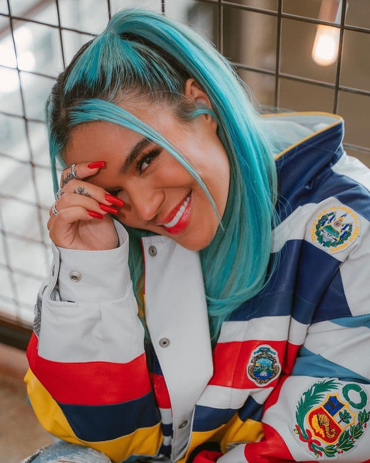 Karol G enamora al dejarse ver al natural, sin maquillaje