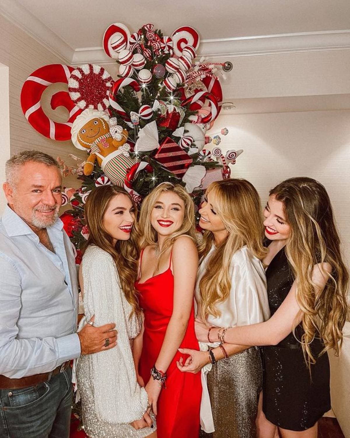 Regina y Fernanda son el vivo retrato de la protagonista de telenovelas, quien también heredó su belleza a Sofía Castro, por lo que las jóvenes siempre consiguen miles de piropos por su físico.