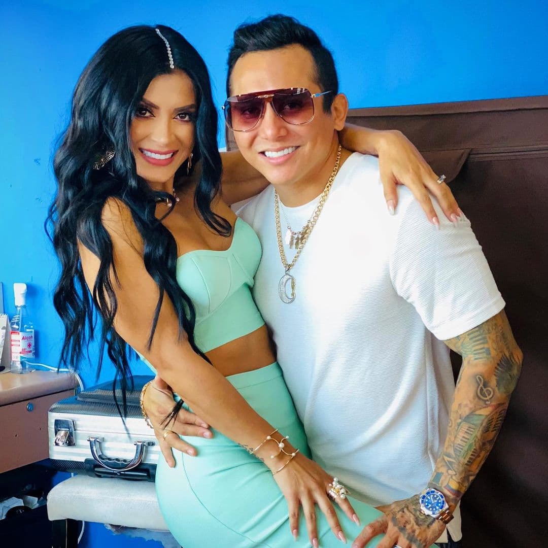 Mientras Edwin Luna revela si se graba en la intimidad, Kimberly Flores destapa cirugía que se hará