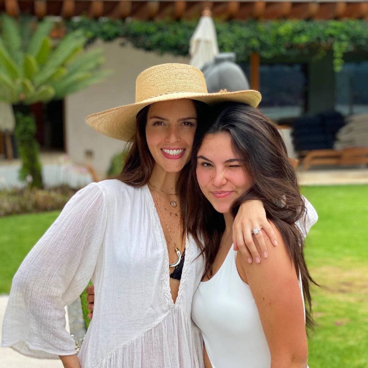 Hijastra de Claudia Álvarez la sorprende con tremendo mensaje por su cumpleaños y publica foto inédita