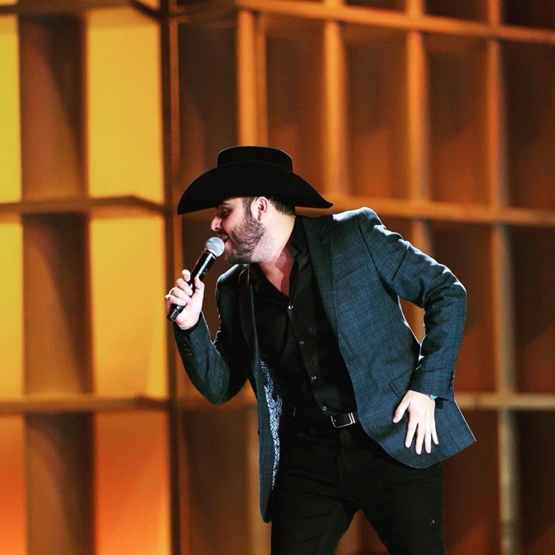 Gerardo Ortiz llega a los Premios Bandamax 2019 como uno de los grandes referentes, tanto como cantante y compositor. El de “Dámaso” cuenta con más de 100 millones de reproducciones en distintos videos musicales.