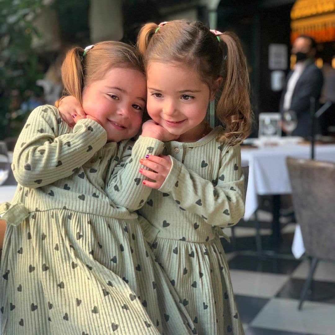 Desde mayo de 2020, las sobrinitas de Andrea Legarreta causan revuelo en redes sociales y es que sus padres les abrieron una cuenta de Instagram, donde ya cuentan con más de tres mil seguidores.