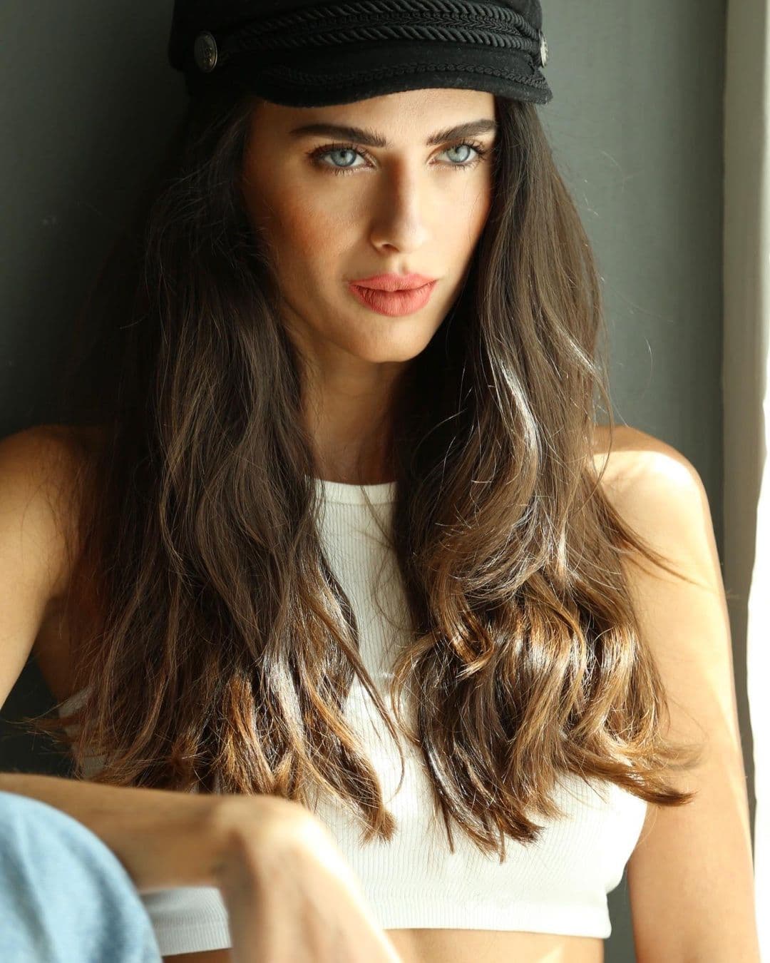Originaria de Humberto Primo, Argentina, y siendo la menor de dos hermanas dentro de una familia tradicional, Luciana inició su trayectoria en el mundo del entretenimiento como modelo, trabajando en varios países con diferentes marcas internacionales.