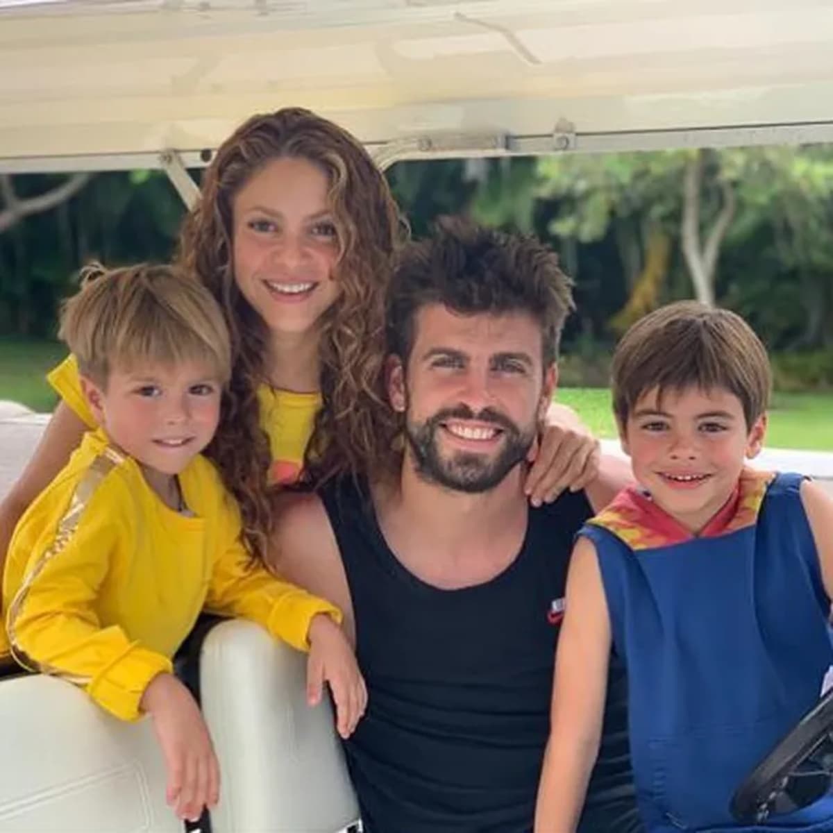 Piqué: captan a su hijo limpiándose beso que le dio en su cumpleaños