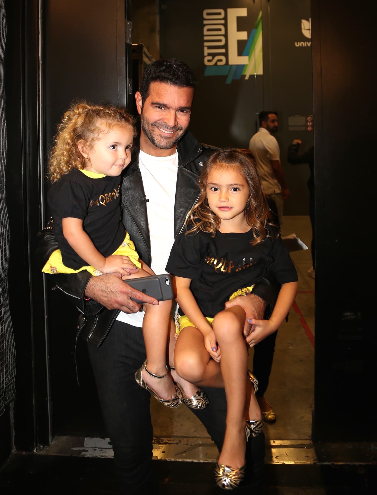 Pablo Montero protagoniza fuerte pelea con su exesposa por un comedor ante el llanto de sus hijas
