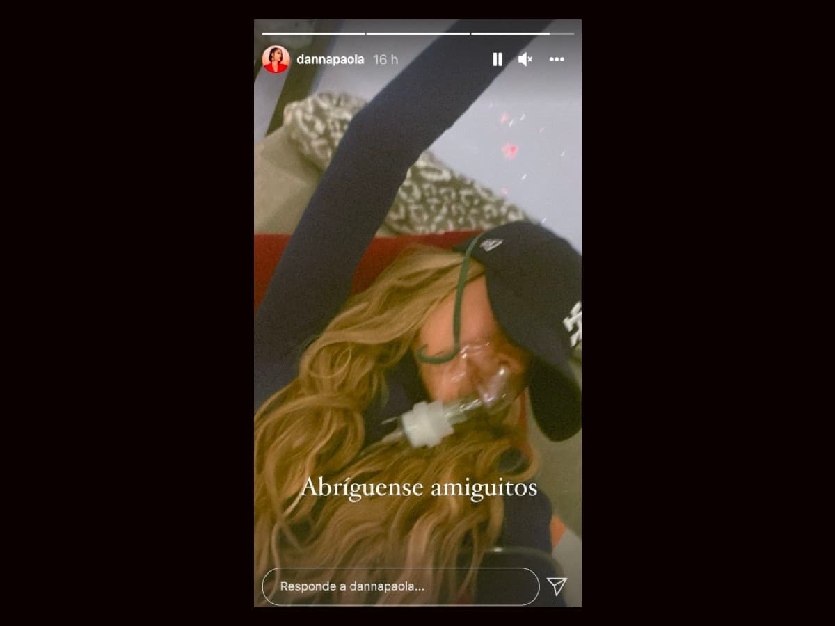 Danna Paola da detalles de su salud tras aparecer con mascarilla de oxígeno.