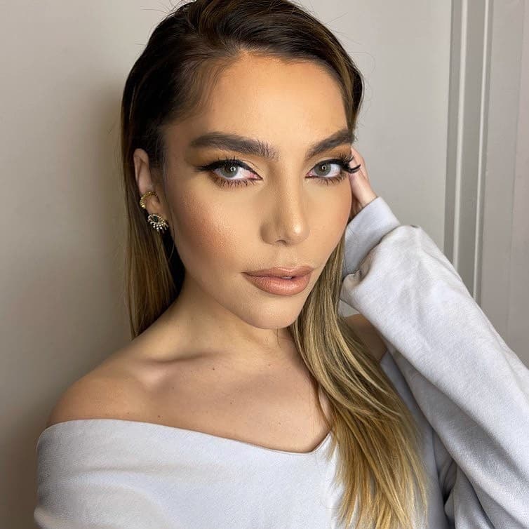 Frida Sofía aparece irreconocible con el cabello chino y largo para escapar de la prensa