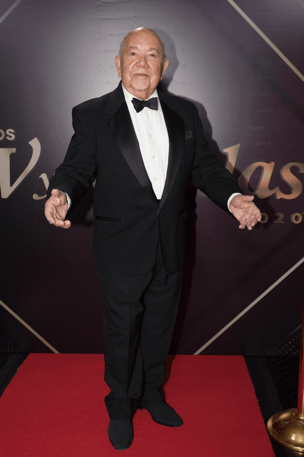 Sergio Corona es el encargado de darle vida a 'Don Tomás', dueño de la cafetería de 'El Dicho', donde se cuentan todas las historias de la serie, desde hace 10 años.