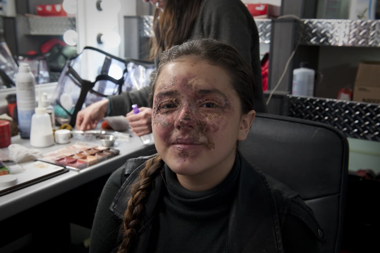 Y luego presumió a la cámara cómo queda su personaje tras el accidente.