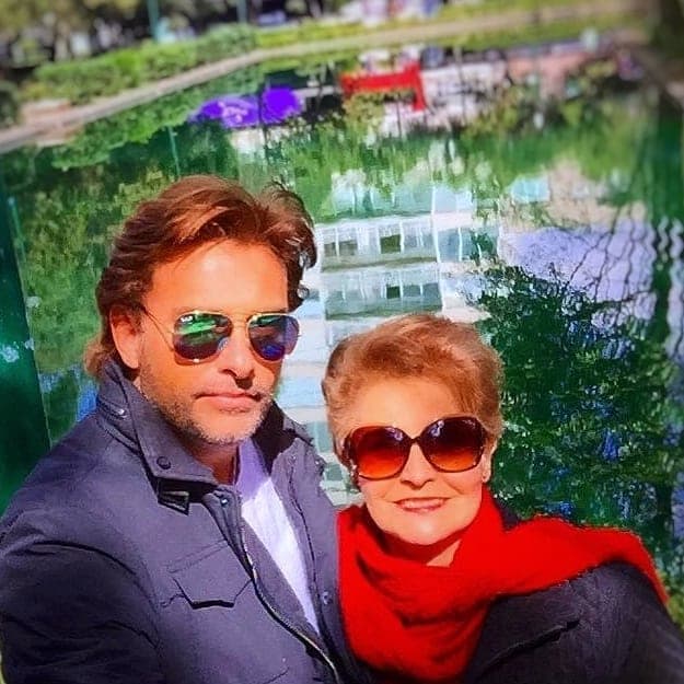 Harry y Aura Cristina Geithner, devastados, anuncian muerte de su madre