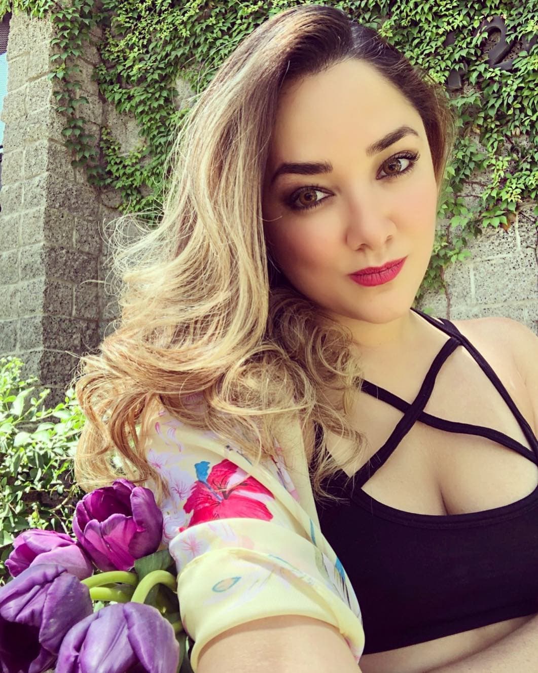 Mira la primera imagen de Sherlyn en 'Qué le pasa a mi familia?' junto a guapo actor