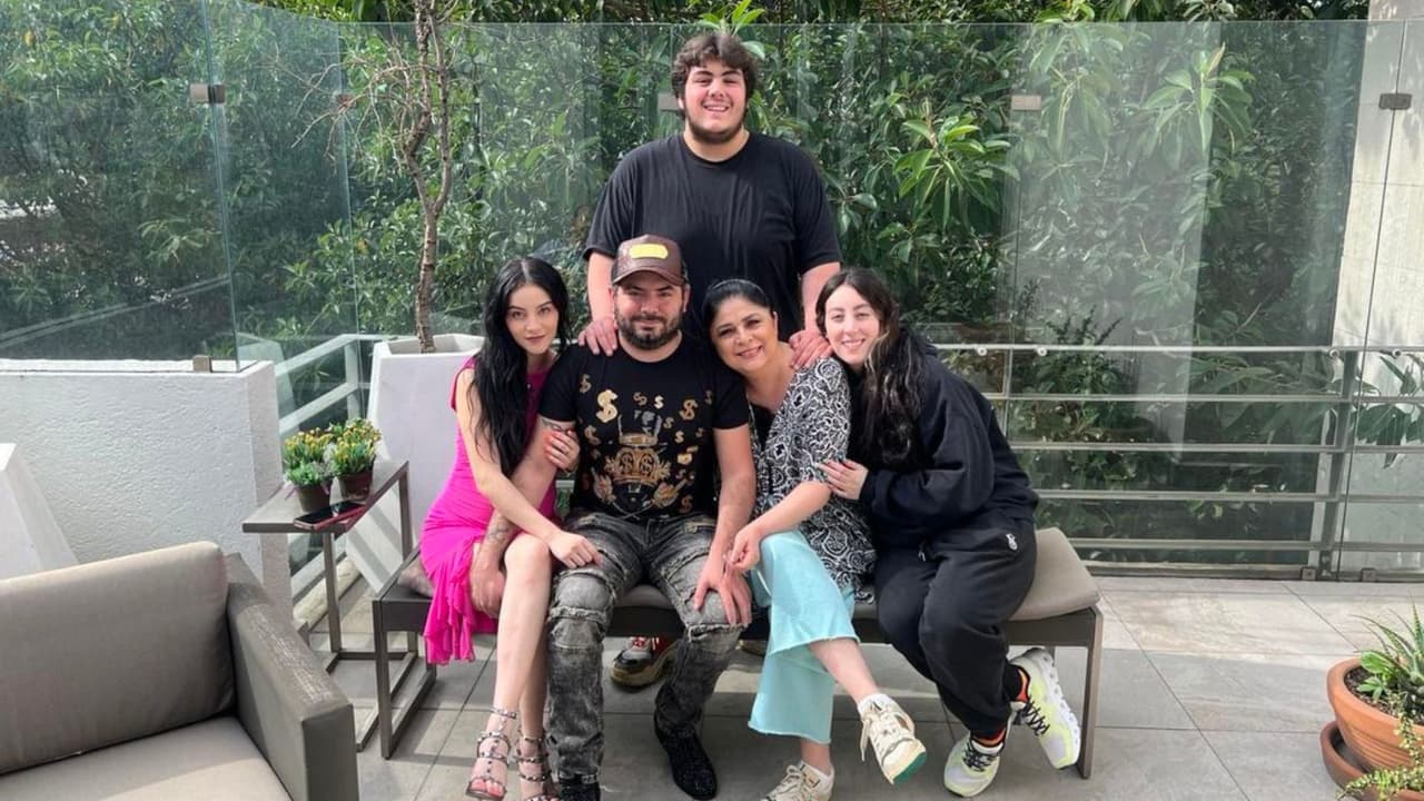 Anuar Fayad junto a su familia.