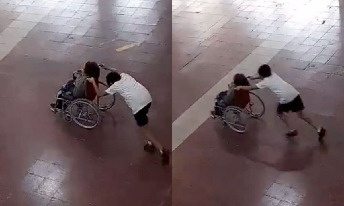 Niño conmueve al ayudar a compañero en silla de ruedas